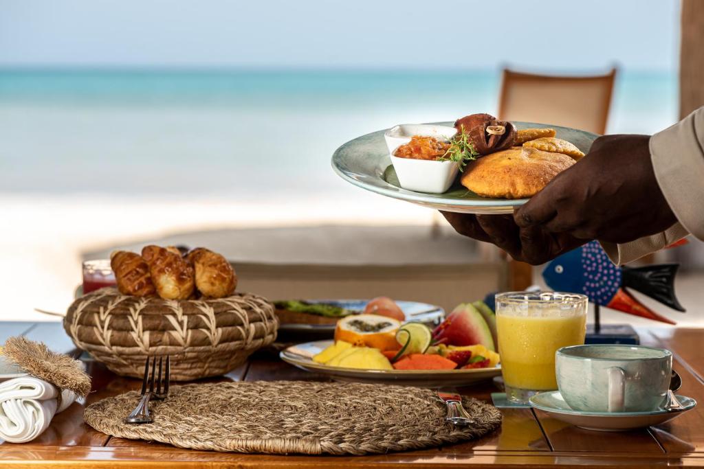 Acasí Rustic Beach Lunch