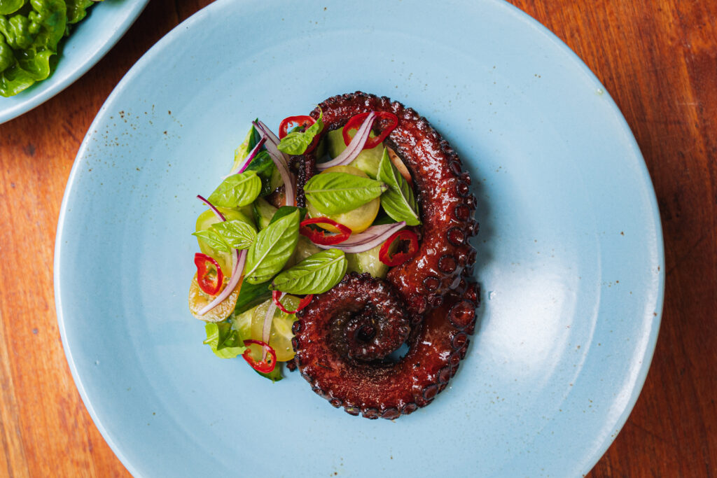 Curated Afro-centric dining experiences showcasing Cartagena’s rich culinary heritage.